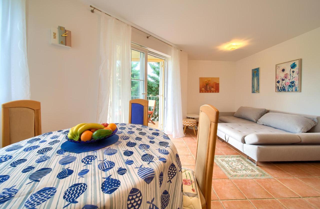 Camellia Apartment *