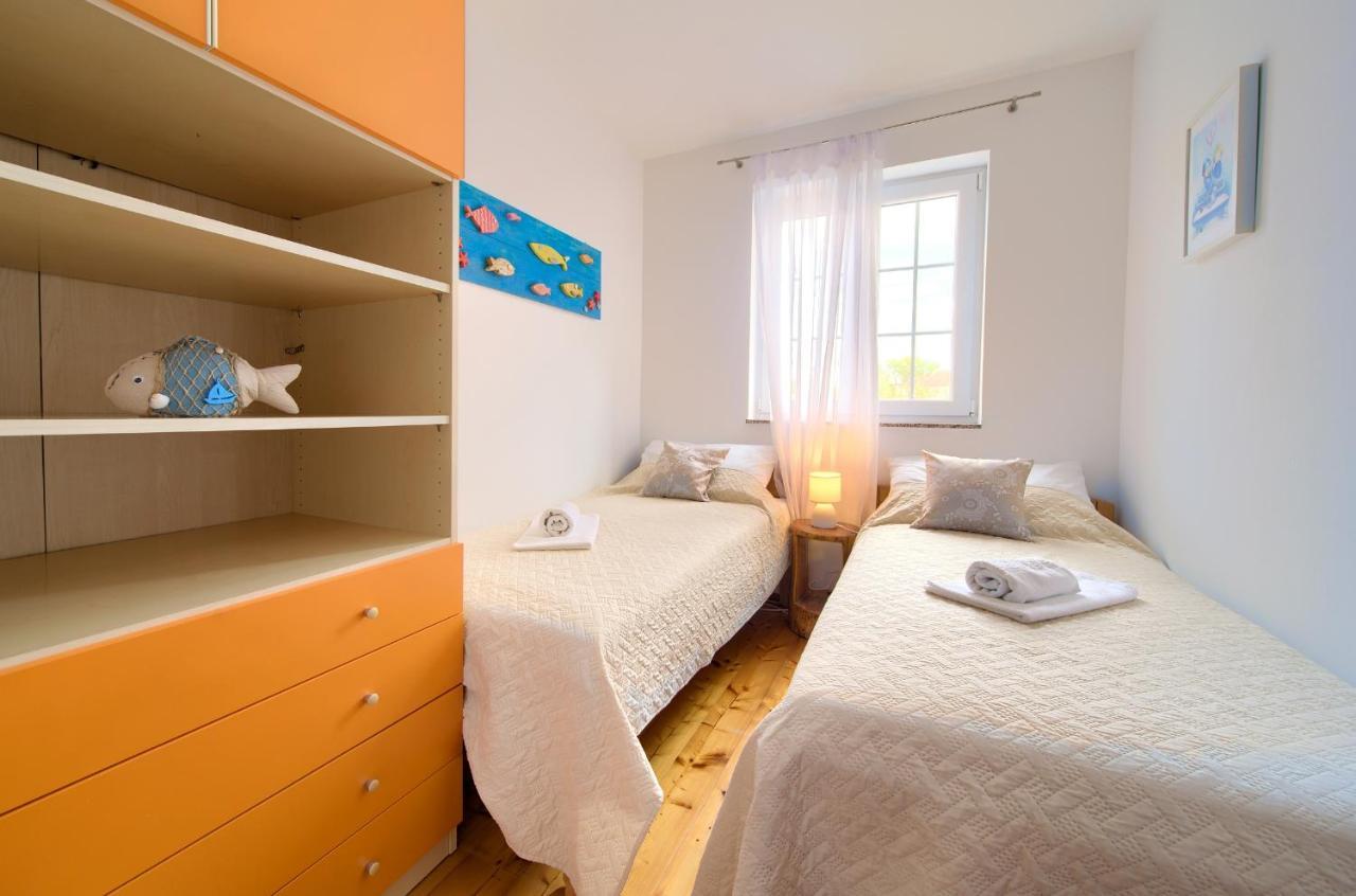 Camellia Apartment *